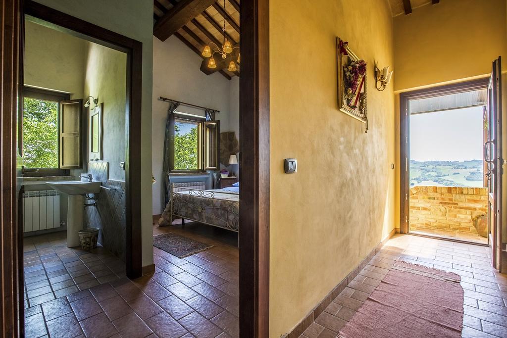 Il Casale Di Aurora Country House Colmurano Bagian luar foto