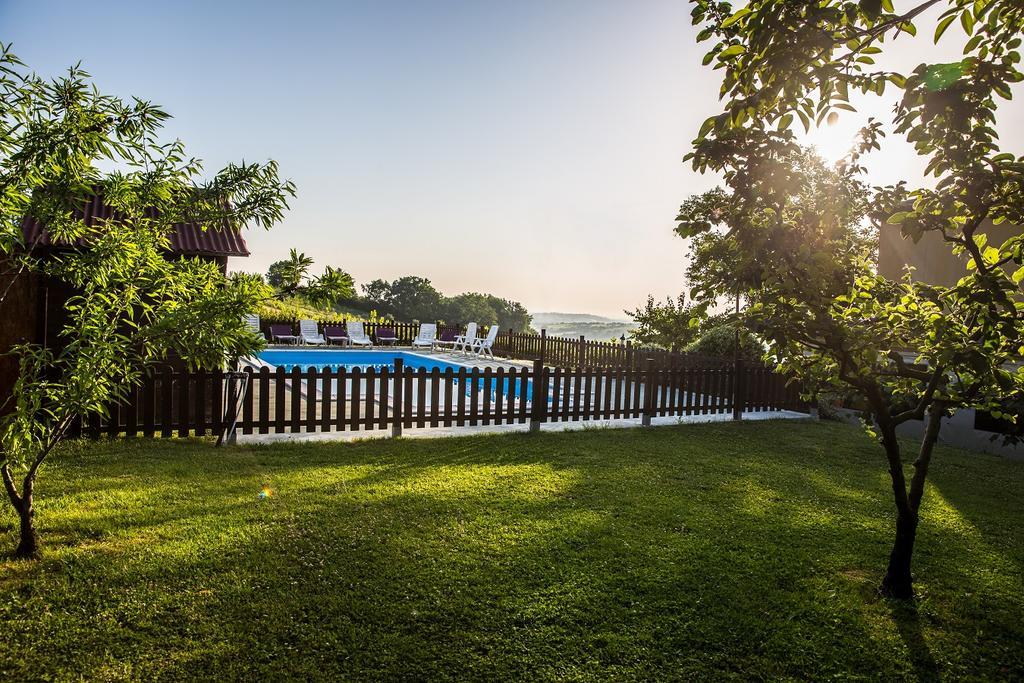 Il Casale Di Aurora Country House Colmurano Bagian luar foto